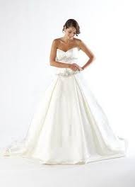 Would You Buy Your Wedding Gown At Costco You Might After You Read This News And See These Gorgeous Wedding Dresses Gorgeous Wedding Dress Beautiful Wedding Gowns Traditional Wedding Dresses