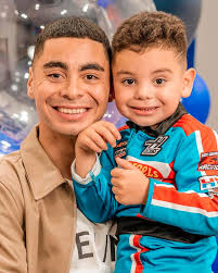 La pequeña Emma, hija de Patty Orue y Diego Viveros, cumplió tres añitos.  La niña celebró su cumpleaños rodeada del amor de sus seres más queridos.  “¡La pasamos genial!”, contó la conductora