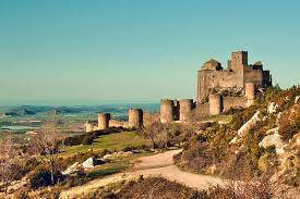 The castle of loarre is a romanesque castle and abbey located near the town of the same name, huesca province in the aragon autonomous regio. El Castillo De Loarre Huesca Informacion Historia Y Fotos