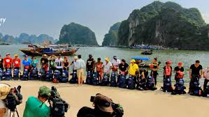 Un traseu de 5000 de km pentru 7 perechi de vedete, o cursa in care vor trebui sa supravetuiasca cu 1 euro pe zi! The Asia Express Season 2015 Was Organized In Vietnam
