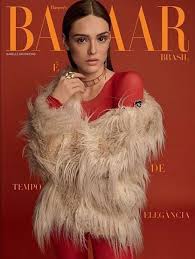 9 em 2013 interpreta o perigoso fabinho na novela sangue bom , trabalho que marca sua segunda parceria com isabelle drummond e assim como o seu personagem caio, fabinho também se regenera aos poucos, depois que se apaixonada de verdade pela giane. Isabelle Drummond Harper S Bazaar Magazine Cover Brazil March 2019 Harpers Bazaar Magazine Harpers Bazaar Harpers Bazaar Covers