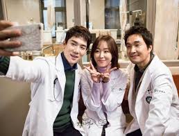 Kang dong joo (yoo yeon suk) is a surgeon with a flawed personality, after a bad experience with the hospital he decides to become a doctor to find the doctor who he held responsible. Romantic Doctor Teacher Kim Bts Main Cast Selfie Romantic Doctor Teacher Kim Romantic Doctor Medical Drama