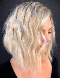 المراجع طريقة قص الشعر مدرج يُقص الشعر مدرجاً بتطبيق الخطوات التالية:١. Ù‚ØµØ§Øª Ø´Ø¹Ø± Ù‚ØµÙŠØ± Ù…Ø¯Ø±Ø¬ Ø­Ø³Ø¨ Ø§Ù„ÙˆØ¬Ù‡ Ù…Ø¬Ù„Ø© Ø­Ø±Ø© Horrah Magazine