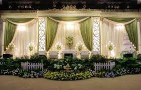 Salah satu cara untuk dapat menghormati pemilik hajat saat diundang untuk menghadiri pestanya. 20 Ide Dekorasi Pernikahan Sederhana Cantik Dan Elegan Tws Florist