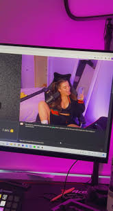 Daisy Drew в X: „Scientists say its physically impossible to be sad if you  subscribe to my YT channel… just saying😌 t.colJ2ZSGnwVr“  X