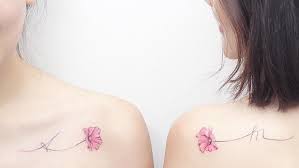 Sở hữu màu sắc vô cùng rực rỡ, nổi bật nhưng lại mang ý nghĩa của những hồi ức đau thương khiến loài hoa này do vậy, một số người yêu thích có một hình xăm hoa bỉ ngạn trên cơ thể như tìm một biểu tượng đang đồng điệu với cảm xúc, tâm trạng hiện tại. Y NghÄ©a Thá»±c Sá»± Cá»§a 6 Hinh XÄƒm Gá»£i Cáº£m Nháº¥t Cho Ná»¯ La Gi Owl Ink Studio XÄƒm Hinh Nghá»‡ Thuáº­t