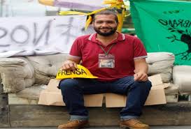 El joven líder social esteban mosquera, quien era estudiante de la universidad del cauca, se destacaba por ser uno de los mayores voceros de los movimientos sociales de la región y por su lucha incansable por la justicia y. A6t19d6xsbxgem