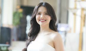 Được biết cô nàng này còn có biệt danh là cún, sinh năm 1997 và hiện đang sở hữu trang. Phanh Lee Toi Ä'a Tráº£i Qua 3 Má»'i Tinh