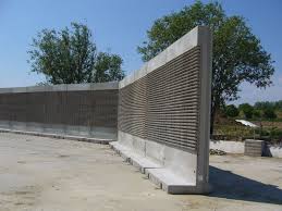 Mur Anti Bruit Prefabrique En Beton Arme Paversound Inseerted System Paver Mur Prefabrique Mur Beton Cloture Maison