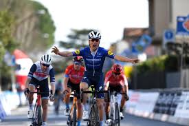 Ook vansevenant maakte deel uit van dat groepje dat z'n achterstand zag oplopen. Mauri Vansevenant On Twitter Fantastic Feeling First Pro Win Thanks To This Great Team Gettysport Beelwout