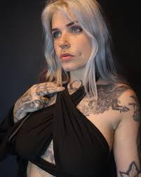 29 and thriving beaches! 🫶 It's my birthday today! #birthday #alternative  #metal