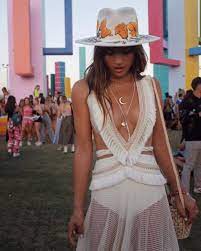 38 Newest Coachella Outfit Ideas For Cozy Winter Outfits To Try In 2020 Festival Fashion Cozy Winter Outfits Short Sleeve Mini Dress