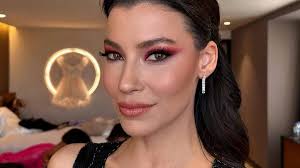 Kızılcık Şerbetinin Alevi Müjde Uzman, Türk sinemasının ünlü ismine olan  benzerliğiyle gündemde