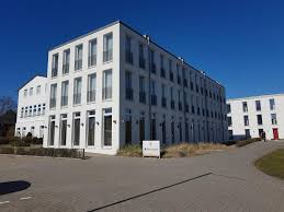 Hay un patio y una terraza solárium en el mismo lugar, junto con un aparcamiento, una máquina expendedora y también habitaciones para. Klassenfahrt Der Klasse Bou Vinals Nach Norderney Schule Unter Den Eichen