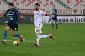 Profilo twitter ufficiale della ssc bari | official ssc bari twitter account. Bari Bisceglie Antenucci Decisivo Sabbione E Di Cesare Poco Reattivi La Bari Calcio