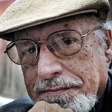 El destacado poeta, ensayista y promotor cultural cubano Roberto Fernández  Retamar ha fallecido. Por su labor obtuvo el Premio Nacional de Literatura  en 1989 entre muchas otras condecoraciones y premios a nivel