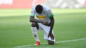 Maybe you would like to learn more about one of these? Gladbach Star Marcus Thuram Ubt Solidaritat Mit Verstorbenem George Floyd Torjubel Mit Kniefall Sportbuzzer De
