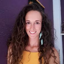 Experienced sales consultant and massage therapist seeking job in Denmark