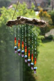 Sonnenfanger Basteln Aus Treibholz Und Glas Regenbogen Perlen Diy Gartenidee Diy Driftwood And Glass Rain Gartendekoration Hof Kunst Treibholz Arbeiten