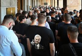 Photo Serbie: ministres et militaires à une cérémonie d'hommage à Ratko ...
