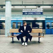 Benjamin daniele wahlgren ingrosso, född 14 september 1997 i danderyd, är en svensk artist, låtskrivare och musikproducent. Benjamin Ingrosso En Gang I Tiden Reviews Album Of The Year