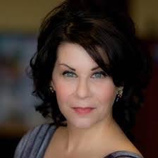 Kari Ragan's Instagram, Twitter & Facebook