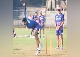 Rajasthan royals pacer chetan sakariya, who is playing in his maiden ipl season, has shared a picture with legendary ms dhoni on his instragram handle. Sports Yaari Brings The Story Of Saurashtra Player Chetan Sakariya
