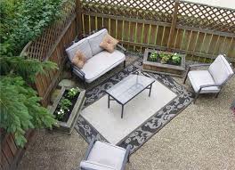 Backyard With Pea Gravel Epoxy Patio Area Rug And Outdoor Furniture Outdoorideasgarden Small Backyard Patio Patio Design Gravel Patio