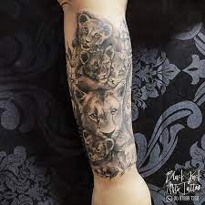Tatuagem de leoa com filhotes | Tatuagem, Tatuagem na perna feminina, Tatuagem leão