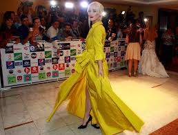 La otrora amiga de raquel argandoña apareció en la alfombra roja con un colorido vestido con vuelos que además tenía estampados. Soychile Cl Noticias De Todo Nuestro Pais