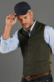 La doudoune sans manche homme fait partie des vêtements masculins les plus faciles à mettre. Gilet Sans Manches Tweed Vert Kaki Tom Clippertown Marque Francaise