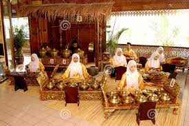 Muzik tradisional caklempong dikatakan telah dibawa ke tanah melayu oleh masyarakat minangkabau dari sumatera barat yang menetap di negeri sembilan. Alat Muzik By Rinvui99 On Emaze