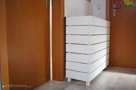 diy selbstgebauten waschekorb aus holz fur den flur waschekorb holz waschekorb diy waschekorb