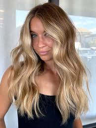 Maybe she's born with or maybe it's just the mae way 😏 Face frame +  lowlights to being back some depth to this hair! Full application will be  up