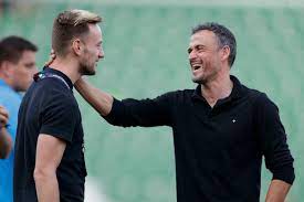 These two men, separated by a wide table, are sworn. Barcacentre On Twitter Image Reunited Rakitic And New Spain Boss Luis Enrique Meet Before The Game Between Spain And Croatia Today Via Fcbw A7 Https T Co Arebnplm7o