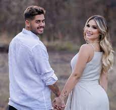 Qual o nome completo dela? Virginia Fonseca Anuncia Que Ela E Ze Felipe Se Casaram Mas Ha Uma Pegadinha Estrelando