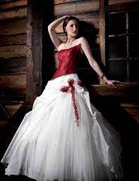 Rot gilt in der farbpsychologie als aggressiv und sexy. Rot Weisses Brautkleid Unique Brautkleid In Rot Bedeutung Der Farbe Und Tipps Fur Brautkleid Verfuherische Brautkleider Gunstige Hochzeitskleider