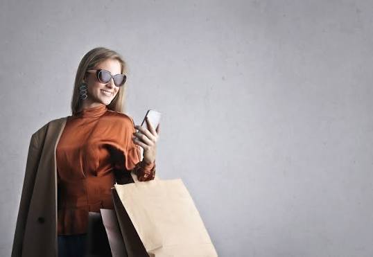 Why Shopping from an Online Sunglasses Store is the Way to Go