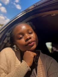 Before you jump into my dm muyambe mwazifusa kaye kuti kodi ndikhoza  kumamupatsa uyuyu ndalama zanga zonse?? 🤣🙌🏾