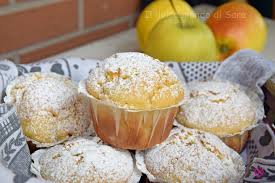 Aggiungere la farina bianca setacciata e il lievito e mischiare ancora il tutto. Muffin Alle Mele Di Benedetta Parodi Il Dolce Mondo Di Sara