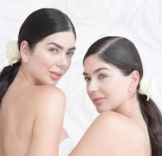 Camila y Mariana Davalos. је...