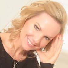 Emily Cue (@EmmyCue)