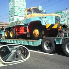 昔撮ったのを思い出したのでアップ 彡 綺麗だったのでまだ現役だと思います 三菱ふそう 旧車 トレーラーヘッド 重トレーラー 働く車 ボンネットトラック ナンバー付き 旧車 働く 車 トレーラー