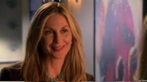 Lily only has her hair down when she's distressed : r/GossipGirl