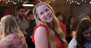 Per l'occasione, l'analisi dell'interpretazione della williams che, dopo tanti ruoli drammatici, si cimenta in un ruolo comico, lasciandosi andare ai tempi della schumer. Come Ti Divento Bella La Recensione Della Commedia Con Amy Schumer E Michelle Williams Awards Today News Trailer Recensioni Cinema Serie Tv Oscar