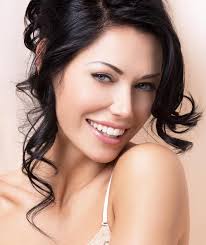 People often consider the shape of their eyes for makeup application. What Are Bedroom Eyes With Pictures
