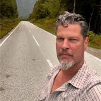 Richard Mensch's Instagram, Twitter & Facebook