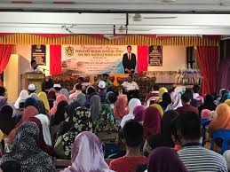 Sekolah bisa dikatakan sebagai rumah kedua bagi para siswanya, semua ini karena para siswa menghabiskan sebagian waktunya untuk belajar di sekolah. Adiraabdullah On Twitter Mesyuarat Agung Pibg Sekolah Menengah Agama Hj Mohd Yatim Gadong Rembau Perasmian Oleh Yb Brig Jen Khairykj