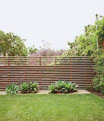 cloture de jardin en bois 80 idees pour faire un bon choix backyard fences climbing vines modern fence