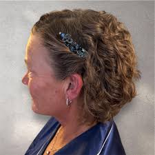 Hey everyone! My name is Kayla and i am a stylist at Elite Hair Studio in  Manchester NH and i am accepting new clients, i specialize in  blonding/color and extensions but i'm